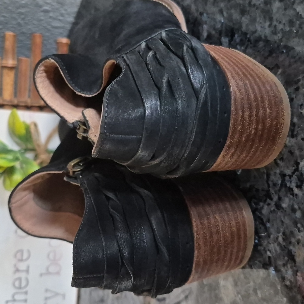 Seychelles "Amused" Black Leather Ankle Booties Size 6.5 - Picture 5 of 9